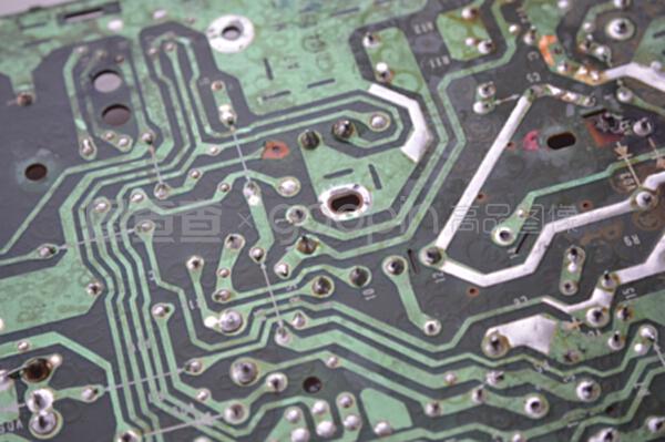 主板信息軌道上的無線電部件 計(jì)算機(jī)信息技術(shù)開發(fā)的前沿探索